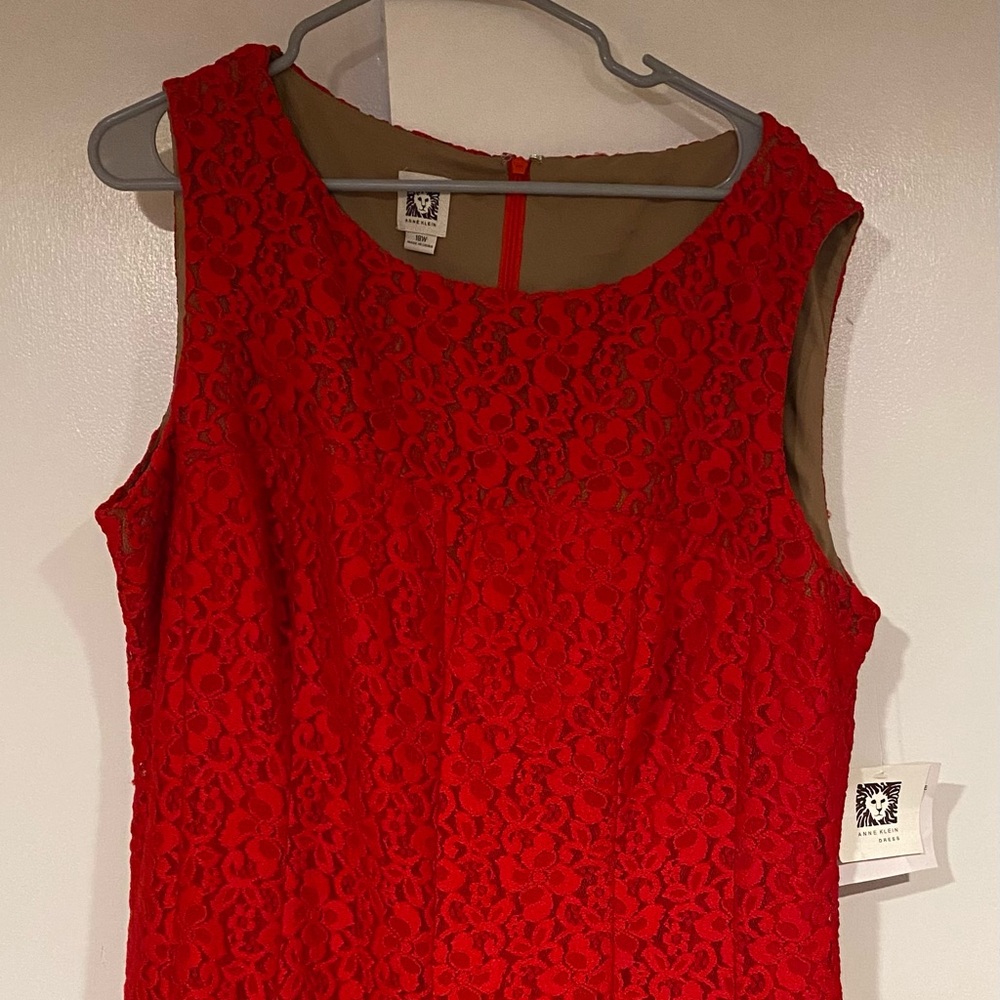 Knee length BNWT Anne Kline red lace dress.